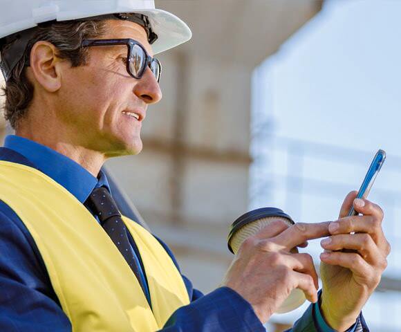 Field employee using SwipePoint